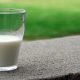 lapte in pahar