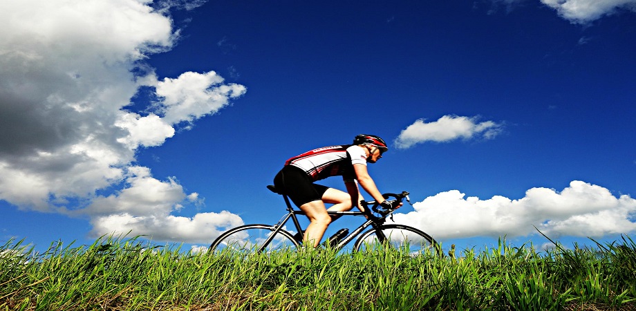 Alergat vs. mersul cu bicicleta: care sport e mai bun