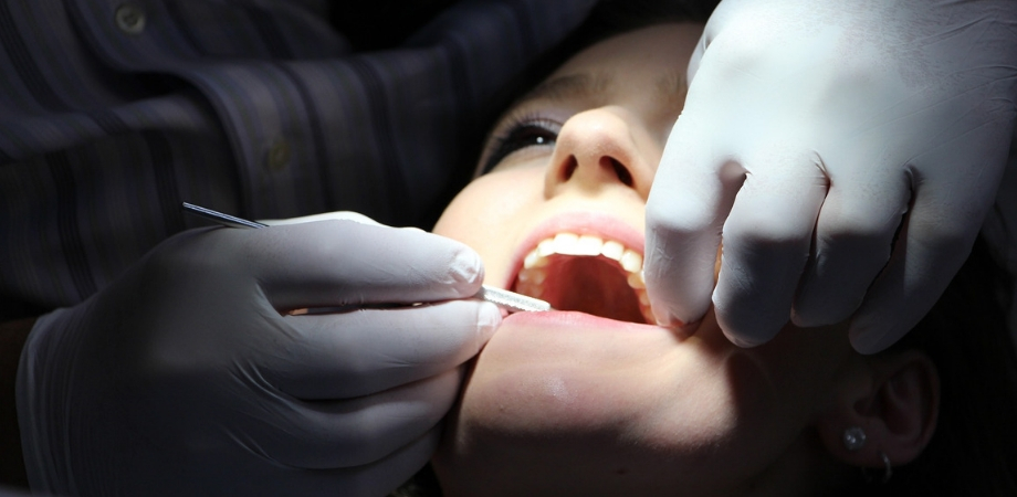 cariile dentare tratament