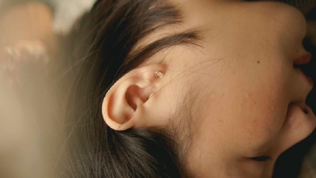 piercing pentru urechi pentru migrene și pierdere în greutate)