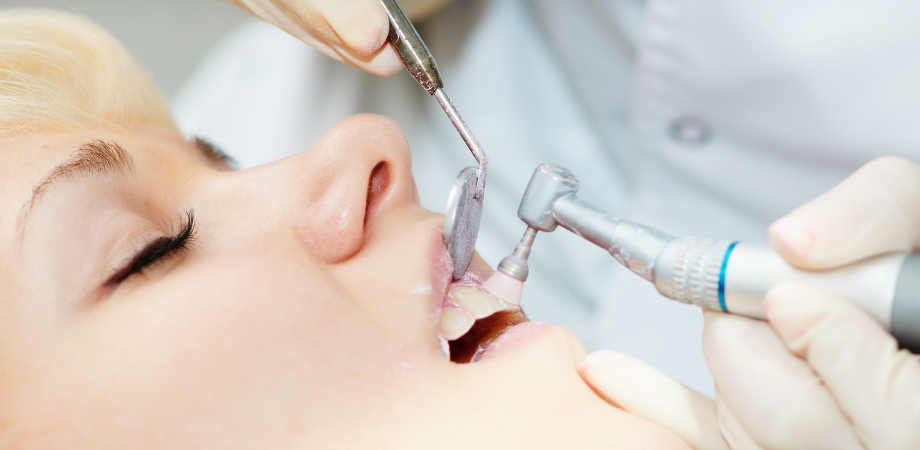poate un dentist să elimine grăsimea bucală
