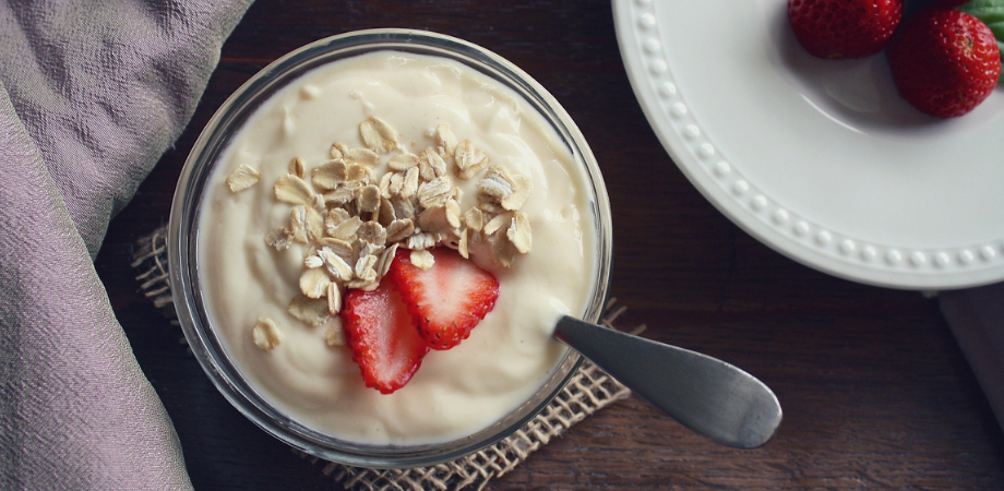 Dieta cu iaurt – păreri pro și contra. Cât poți slăbi dacă o ții cum trebuie