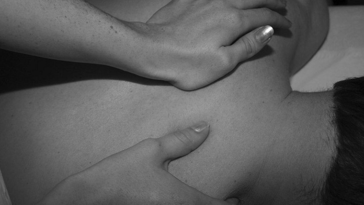 articulația pe încheietura mâinii stângi doare