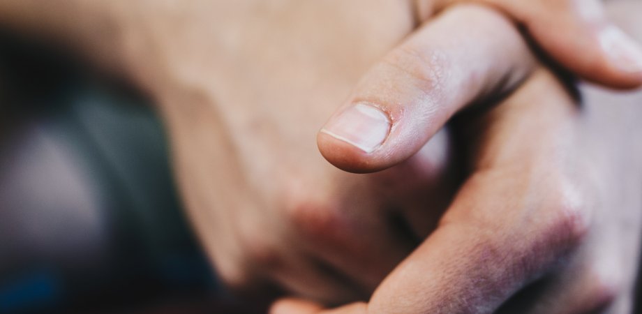 ce este infectia la degete si unghii